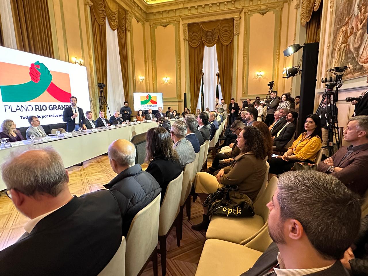 O conselho é composto por seis representantes do Estado, seis da sociedade civil, além de equipes técnicas do governo estadual e do Sebrae-RS